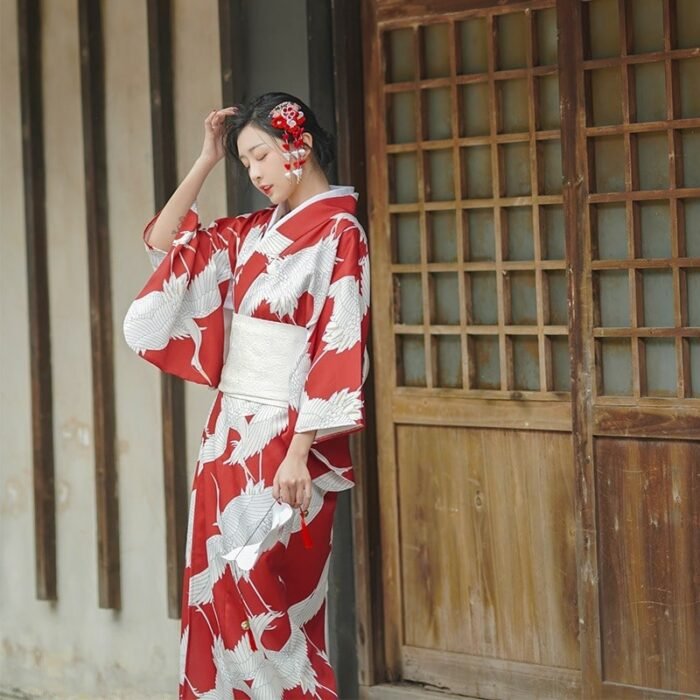 Kimono Japonais motif Grue du Japon rouge