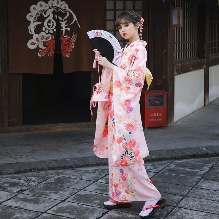 Kimono traditionnel rose